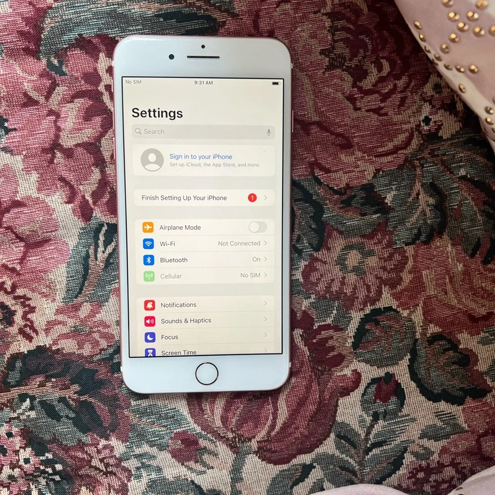 iPhone 7Plus 128GB Unlocked Rose Gold Great Condition +15 Colorful Logo Glowingt